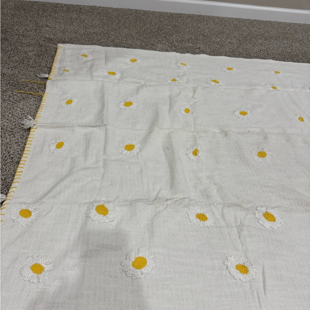Rachel Zoe White Cotton Throw with Yellow Daisy Embroidery - Picture 2 of 3